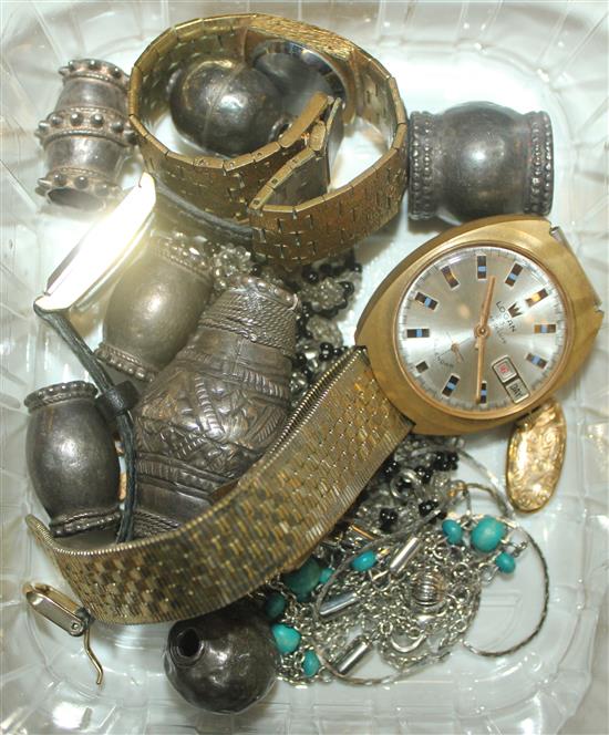 Quantity of jewellery